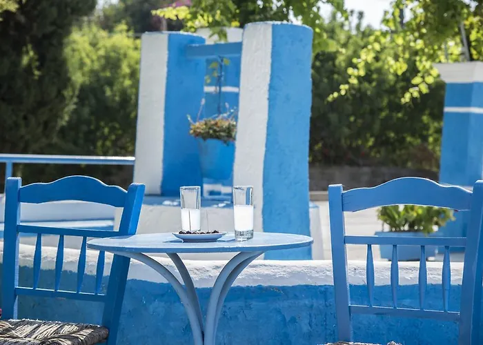 Yiannis Yard Studios & Apartments