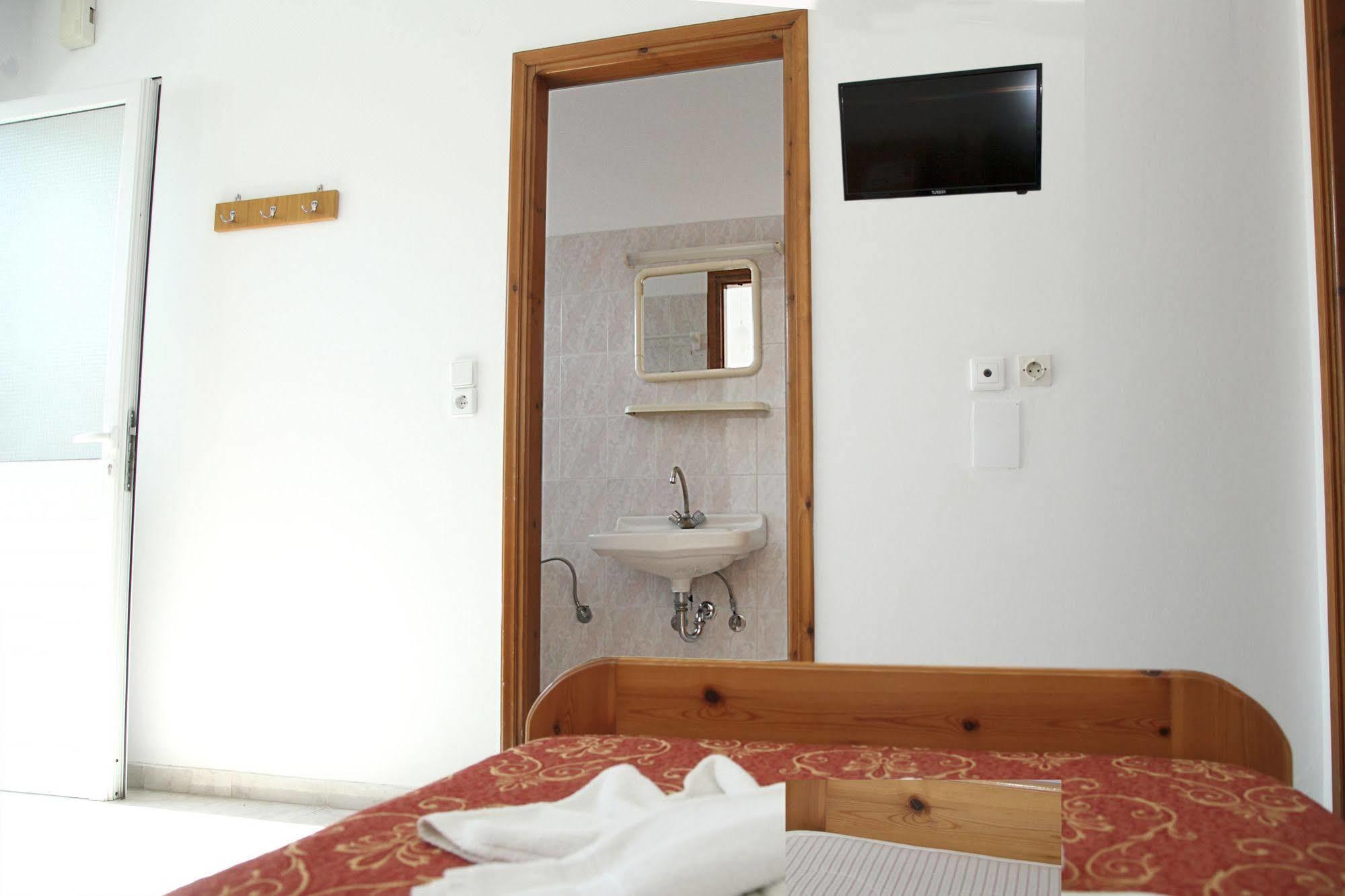 Yiannis Yard & Aparthotel 3*