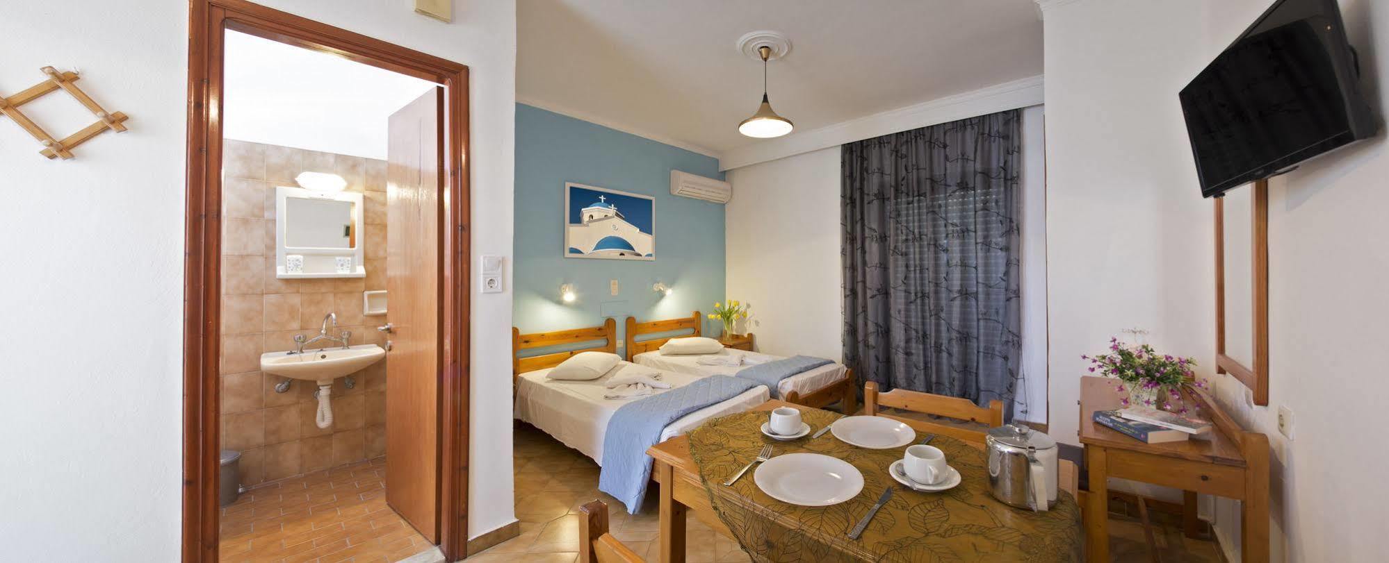 Yiannis Yard & Aparthotel 3*