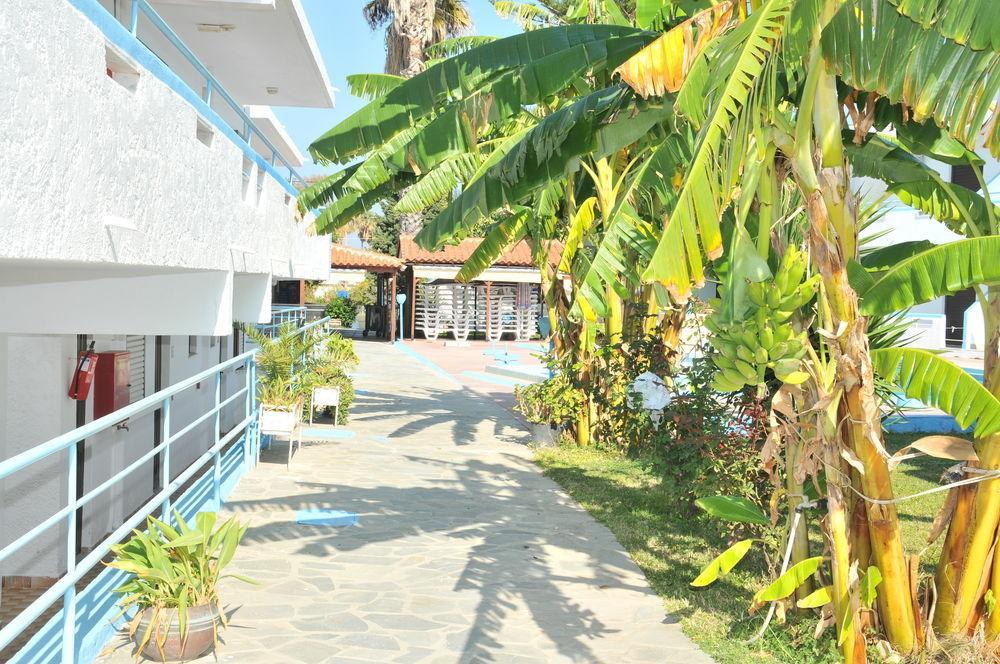 Yiannis Yard & Apartahotel