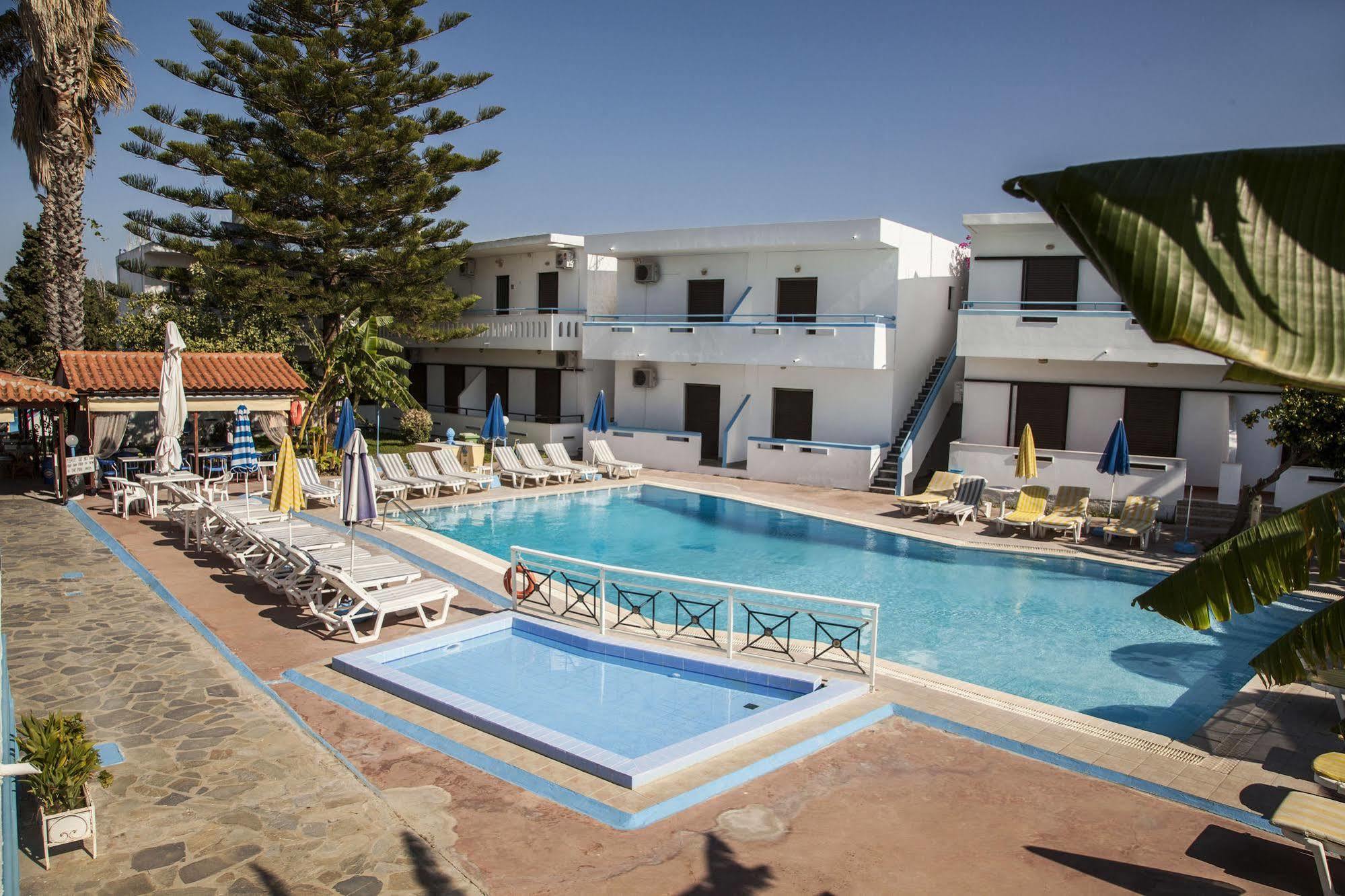Yiannis Yard & Apartahotel 3*
