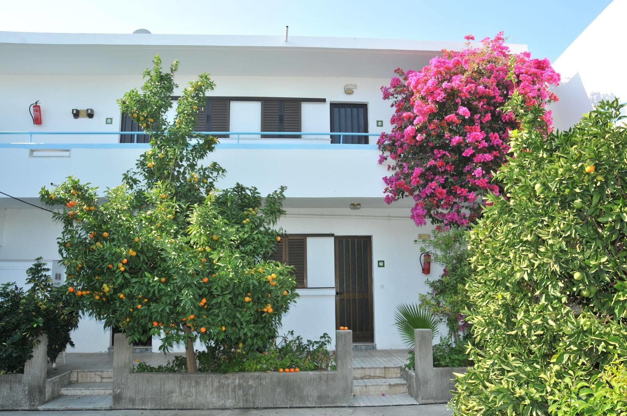 Yiannis Yard & Apartahotel 3*